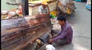 पर्यटन सीजन की तैयारियों में जुटे नाव चालक 2 Screenshot 20220412 120040 WhatsApp