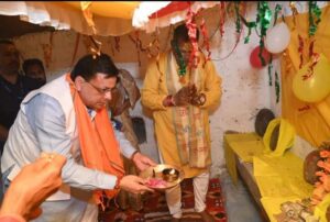 मुख्यमंत्री पुष्कर सिंह धामी ने टिहरी जिले के थौलधार ,भगवान कांगुड़ा नागराजा डोली यात्रा में प्रतिभाग कर पूजा-अर्चना की। 2 IMG 20220611 WA0125