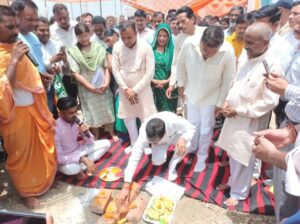 रानीपुर विधायक आदेश चौहान के द्वारा आज विकासखंड बहादराबाद के ग्राम सलेमपुर महदूद में 10 करोड़ 43 लाख रुपए की लागत से होने वाली पेयजल योजना का भूमि पूजन कर किया गया शिलान्यास। 2 Screenshot 20220613 092623 WhatsApp