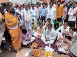 रानीपुर विधायक आदेश चौहान के द्वारा आज विकासखंड बहादराबाद के ग्राम सलेमपुर महदूद में 10 करोड़ 43 लाख रुपए की लागत से होने वाली पेयजल योजना का भूमि पूजन कर किया गया शिलान्यास। 3 Screenshot 20220613 092633 WhatsApp