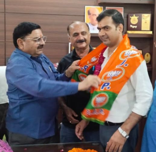 कांग्रेस के प्रदेश महामंत्री,संजीव चौधरी ने की भाजपा में वापसी।
