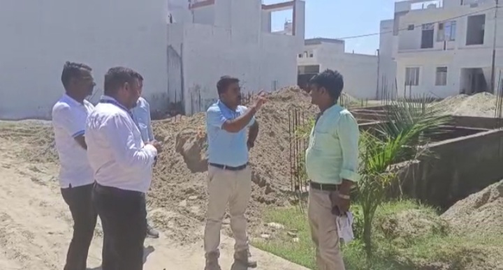 अवैध खनन पर जिला खनन अधिकारी रवि नेगी के नेतृत्व में खनन विभाग की संयुक्त टीम ने नदी से होने वाले अवैध खनन और भराव का निरीक्षण कर कार्यवाही करने को कहा।