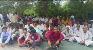 शराब कांड के चर्चित गांव ग्राम पंचायत शिवगढ़ फुलगढ़ वासियों ने धरना प्रदर्शन कर, डी एम को सौंपा ज्ञापन। 2 Screenshot 20220915 125109 WhatsApp