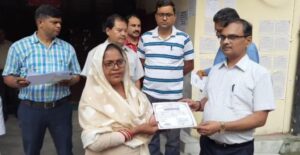 जिला पंचायत कार्यालय में, प्रत्याशियों को रिटर्निंग ऑफिसर से मिले जीत के प्रमाण पत्र। 2 Screenshot 20221002 101216 WhatsApp