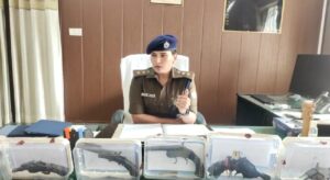 सोशल मीडिया पर अवैध हाथियार के साथ फोटो डालकर पड़ा भारी 2 IMG 20221129 094345