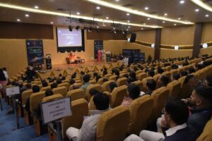 आधुनिक चिकित्सा तथा आयुर्वेद के अंतर को पाटने के लिए एकीकृत दृष्टिकोण रखते हुए एक मंच पर चर्चा। 2 IMG 20221219 WA0164