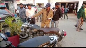 जनपद हरिद्वार में बाइक में मॉडिफाइड करने वालों की अब खैर नहीं, बुलेट से निकलने वाले कान फोड़ साउंड 2 IMG 20221203 111231