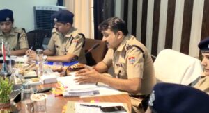 हरिद्वार के रोशनाबाद पुलिस कार्यालय में मासिक क्राइम बैठक आयोजित की गई।