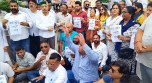 कांग्रेसी कार्यकर्ताओं ने फूंका चुनाव आयोग का पुतला 2 IMG 20250813 WA0120