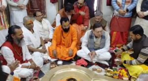 हरिद्वार पहुंचे मुख्यमंत्री पुष्कर सिंह धामी, दक्ष मंदिर में रुद्राभिषेक कर साधु-संतों से किया संवाद