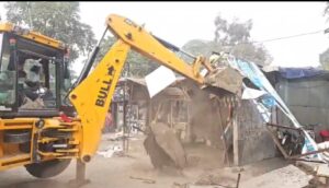 हरिद्वार में अतिक्रमण पर सख्ती, यूपी सिंचाई विभाग की जमीन पर लगातार चला बुलडोजर