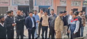 लक्सर तहसील में लेखपाल अधिवक्ताओं में हुई मारपीट। 2 लक्सर तहसील में लेखपाल अधिवक्ताओं में हुई मारपीट।