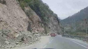 चिन्यालीसौड़ से लेकर गंगोत्री तक आपदा के बाद भी नहीं हुआ कोई सुधार भूस्खलन जोन लेंगे परीक्षा। 2 चिन्यालीसौड़ से लेकर गंगोत्री तक आपदा के बाद भी नहीं हुआ कोई सुधार भूस्खलन जोन लेंगे परीक्षा।