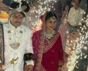 जेल की दीवारों के बीच पनपी मोहब्बत, उम्रकैद काट चुके कैदी से सहायक जेलर ने रचाई शादी