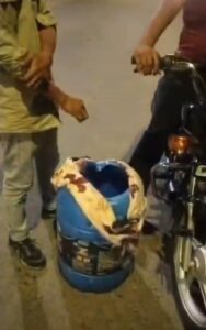 गंगा की पवित्रता से खिलवाड़ हरिद्वार में मां गंगा में चिकन बिरयानी से भरा ड्रम फेंकने का वीडियो वायरल 2 गंगा की पवित्रता से खिलवाड़ हरिद्वार में मां गंगा में चिकन बिरयानी से भरा ड्रम फेंकने का वीडियो वायरल