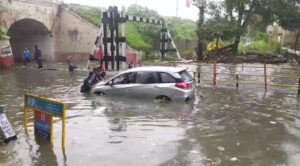 दो घंटे की बारिश ने खोली विकास की पोल! भगत सिंह चौक बना तालाब, निगम के मोटर भी पड़े फेल। 2 दो घंटे की बारिश ने खोली विकास की पोल! भगत सिंह चौक बना तालाब, निगम के मोटर भी पड़े फेल।